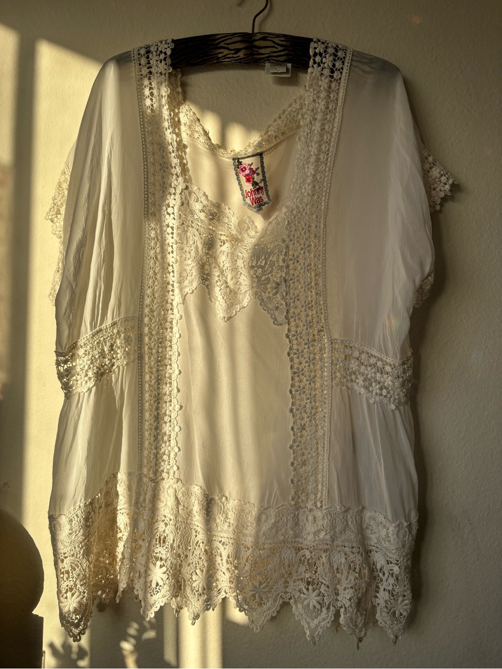 Johnny Was Cream Lace-Trim Flutter Sleeve Top